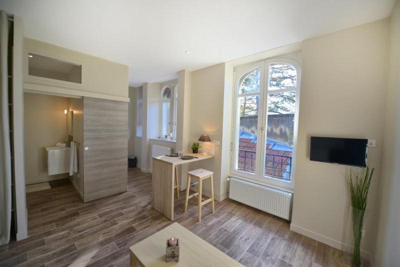 Appartment Les Suites Du Parc Безансон Номер фото