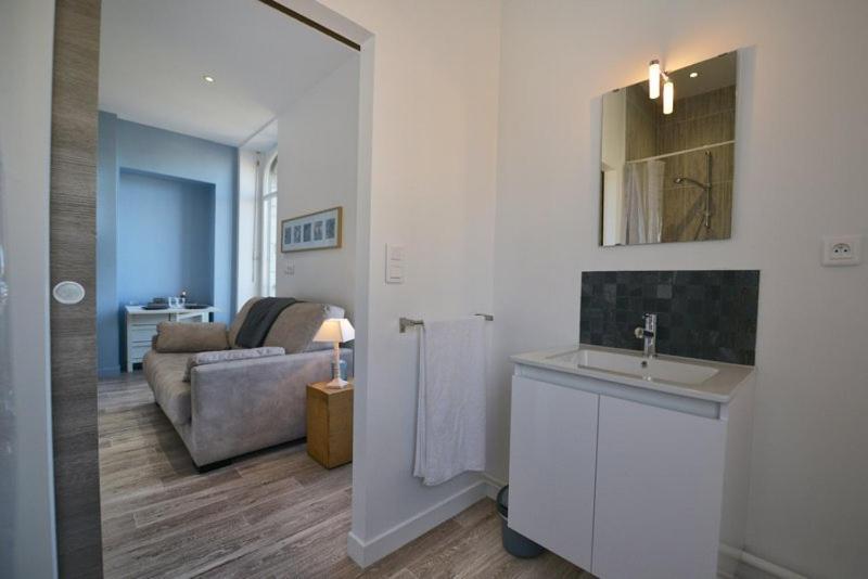 Appartment Les Suites Du Parc Безансон Номер фото