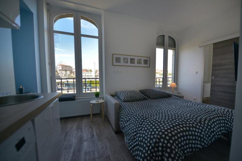 Appartment Les Suites Du Parc Безансон Номер фото